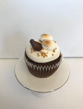 Load image into Gallery viewer, S&#39;mores Cupcake
